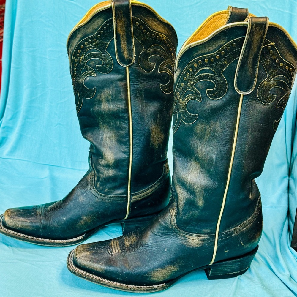 Black Distressed Cowboy Boots Size 9. Only worn a few times. Comfortable!!!
